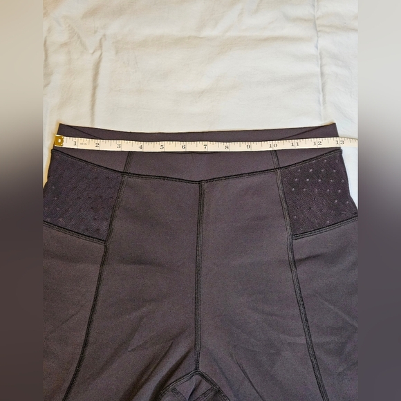 G1. Lululemon Just Breathe Mesh Pant in Black - Approx Size 8 - Picture 8 of 11